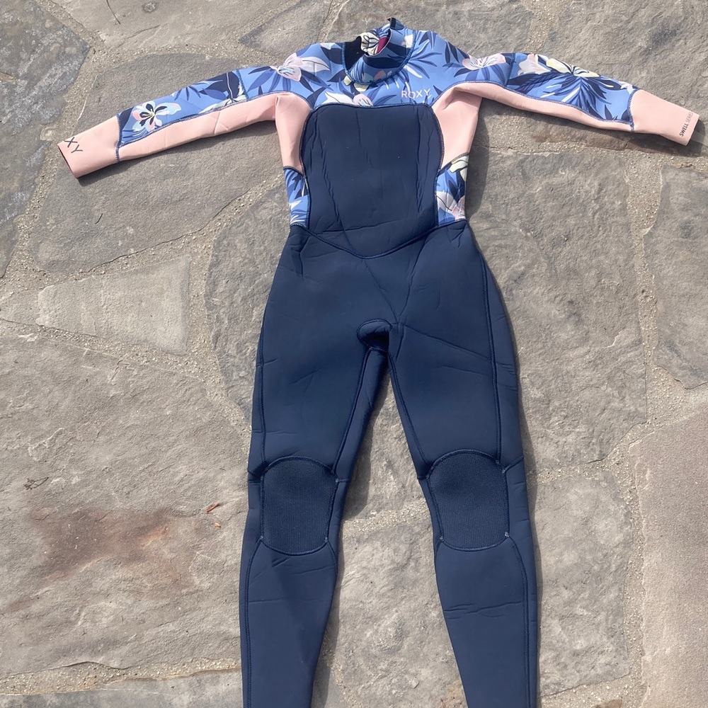Roxy Navy and Pink Floral Kids wet suit